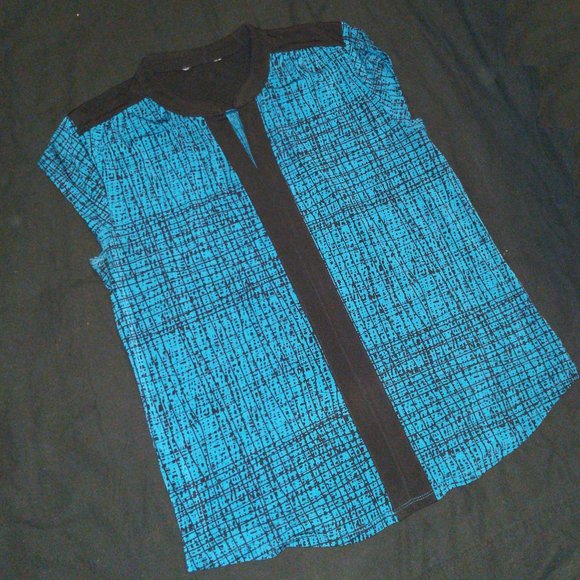 4/$20 | Black and Blue Abstract design Short Sleeve Blouse - Picture 1 of 7